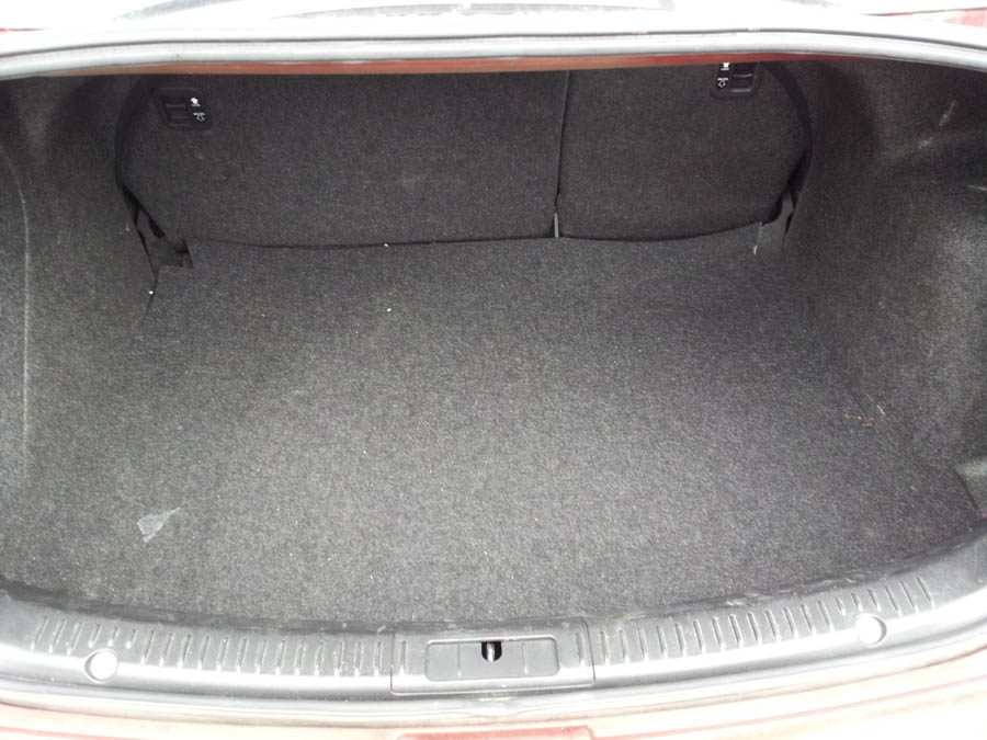 Mazda 3 Takara boot-carpet